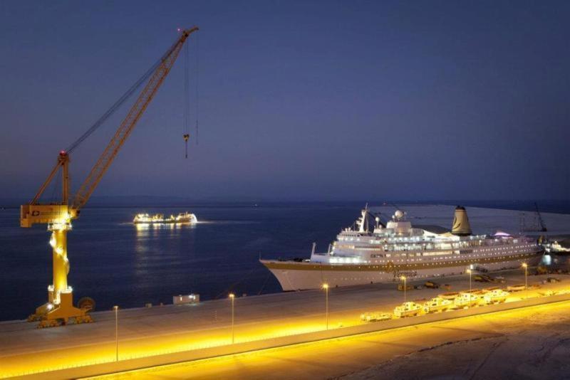 Duqm Floating Hotel Veronica Exterior photo