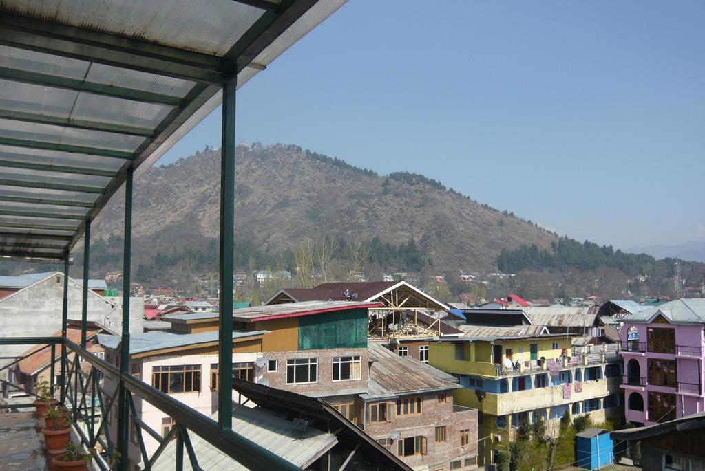 Hotel Akbar Inn Srinagar  Exterior photo