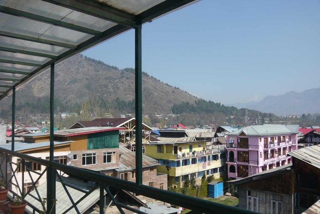 Hotel Akbar Inn Srinagar  Exterior photo