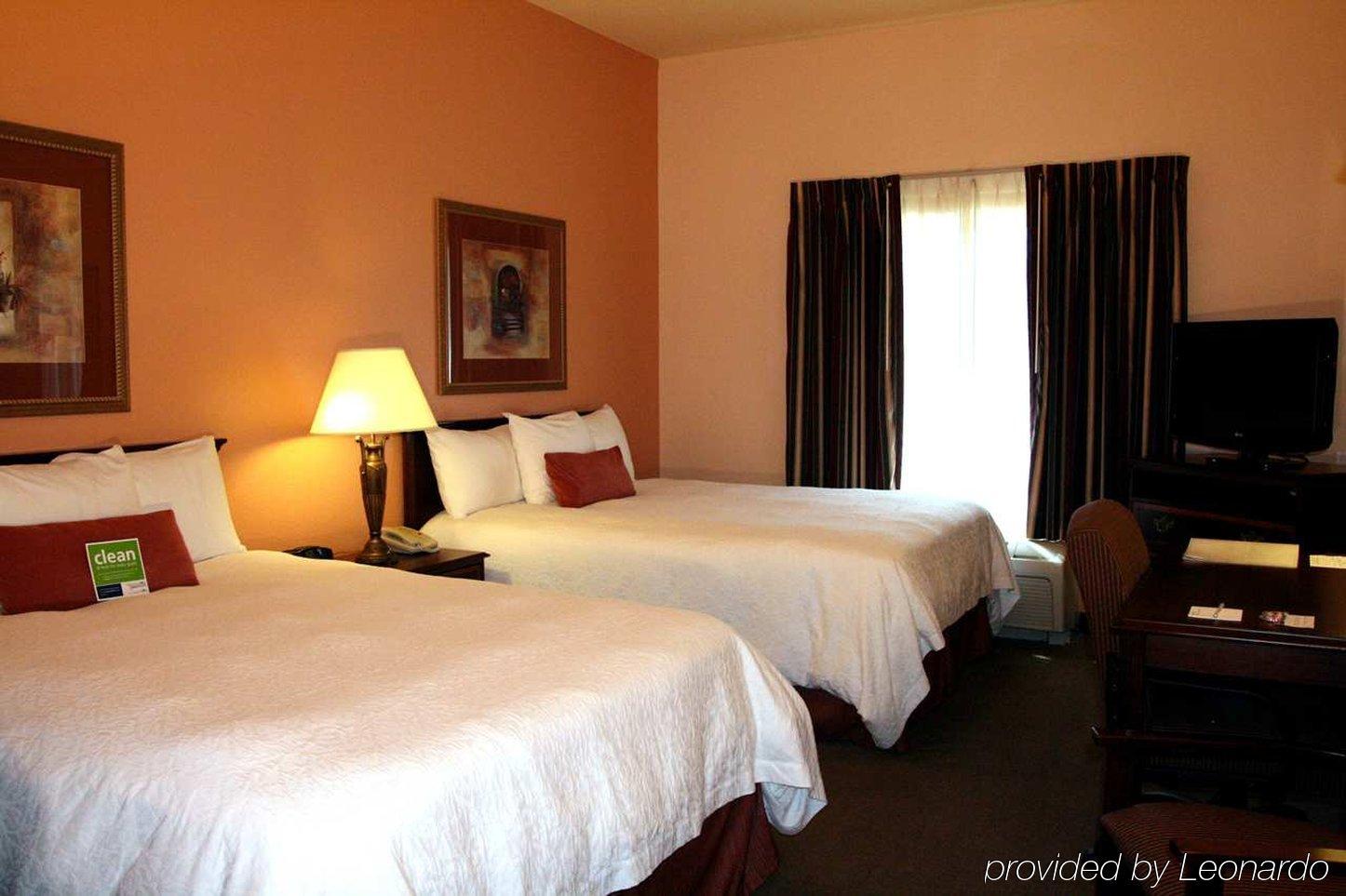 Hampton Inn & Suites Denton Room photo
