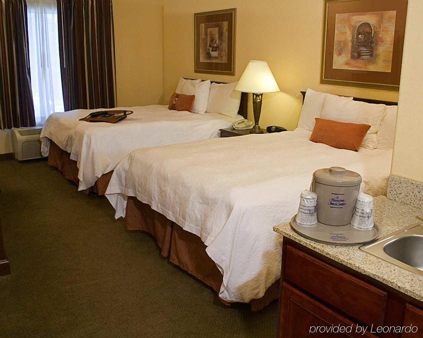Hampton Inn & Suites Denton Room photo