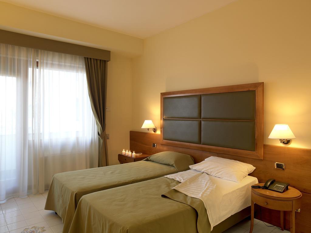 Grand Hotel Don Juan Giulianova Room photo