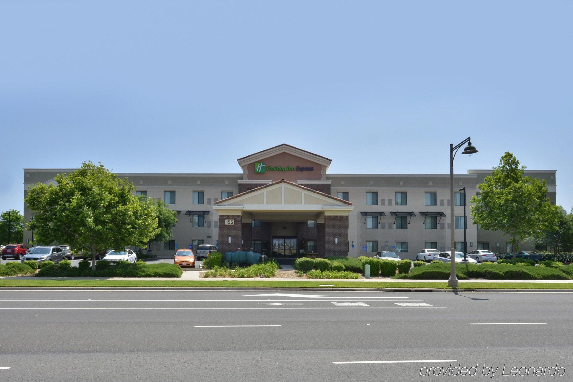 Holiday Inn Express Hotel & Suites Lincoln-Roseville Area, An Ihg Hotel Exterior photo