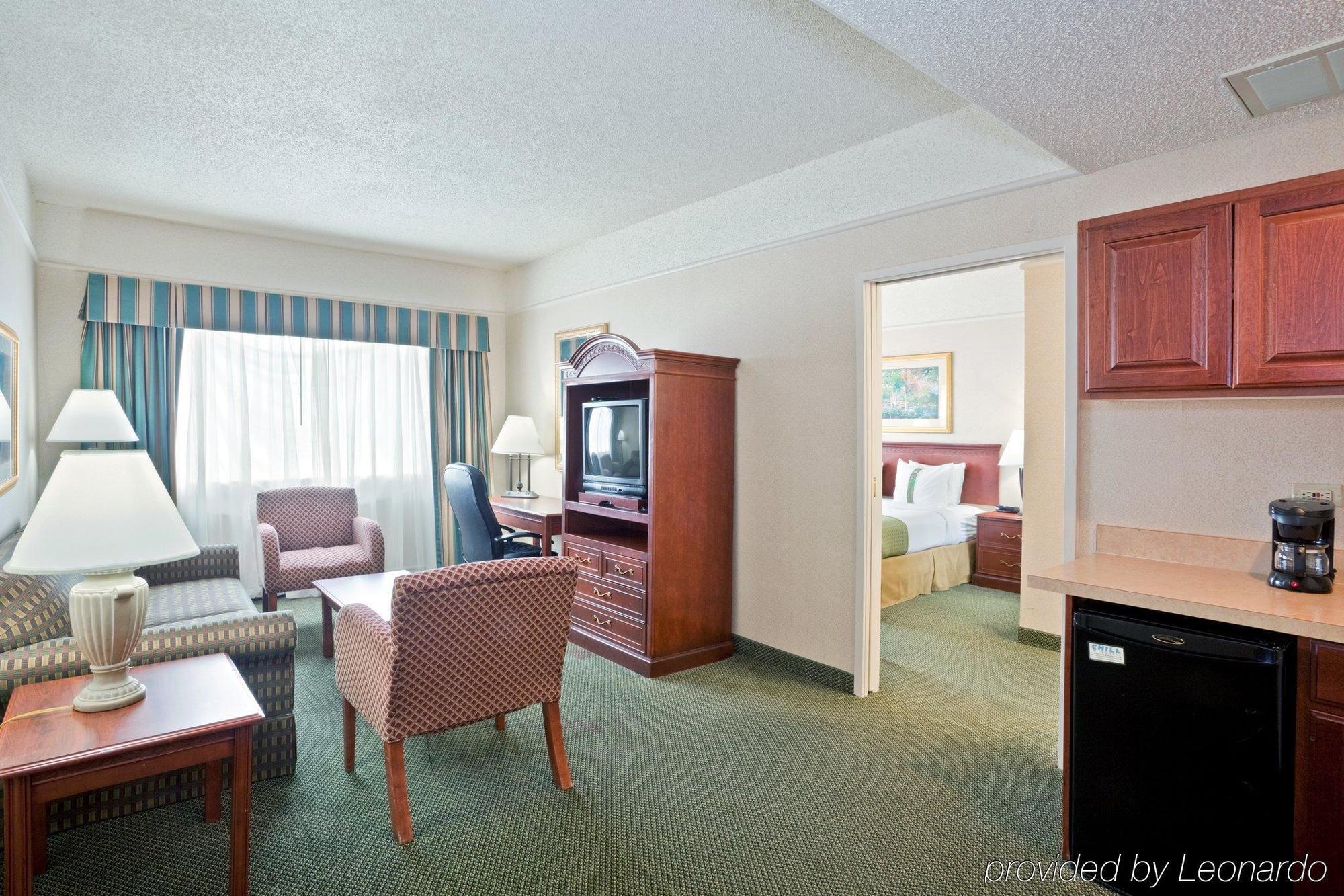 Holiday Inn Hotel & Suites Overland Park-West, An Ihg Hotel Room photo