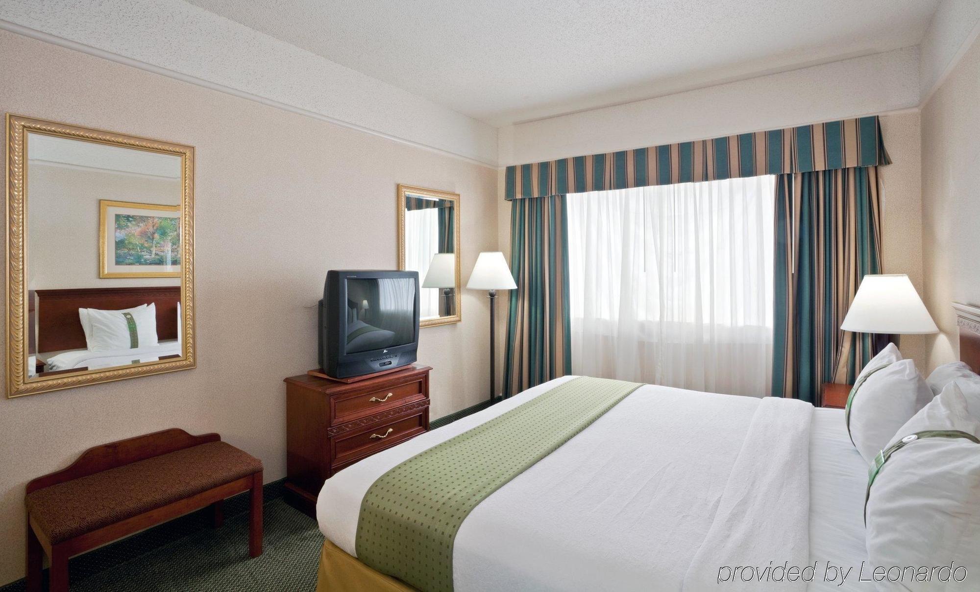 Holiday Inn Hotel & Suites Overland Park-West, An Ihg Hotel Room photo