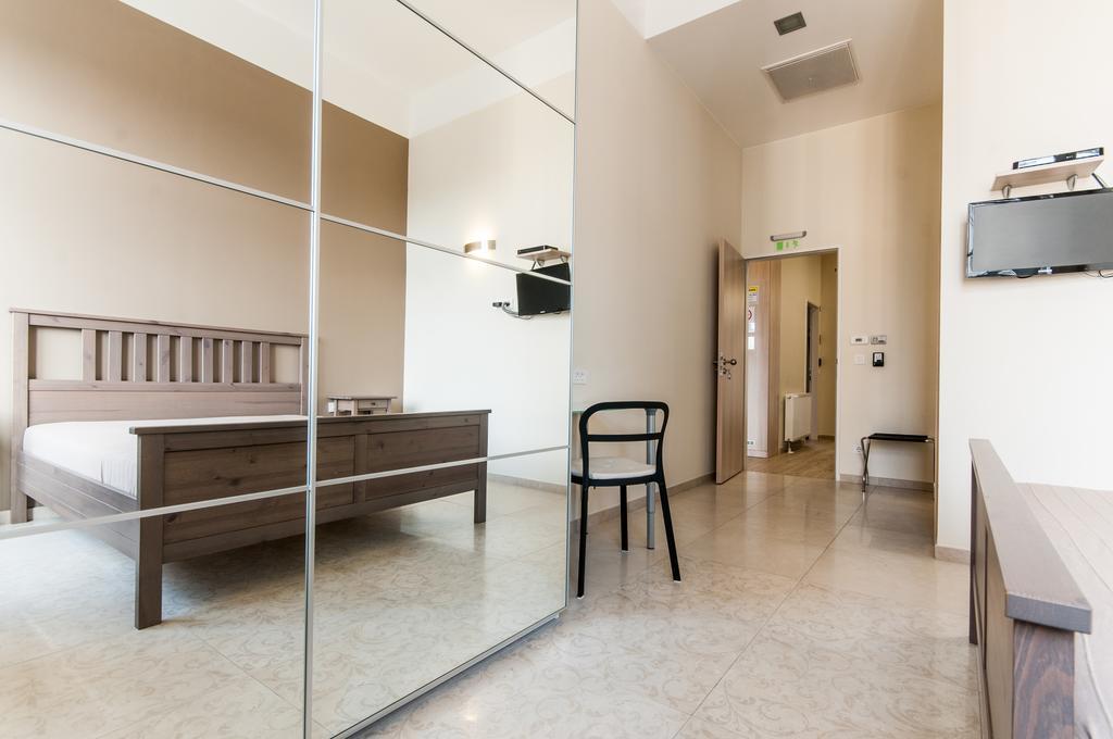 Empedocle Comfort Suite Superior Budapest Room photo