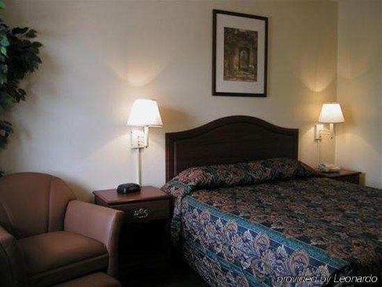 Intown Suites Extended Stay Charlotte Nc -East Independence Room photo
