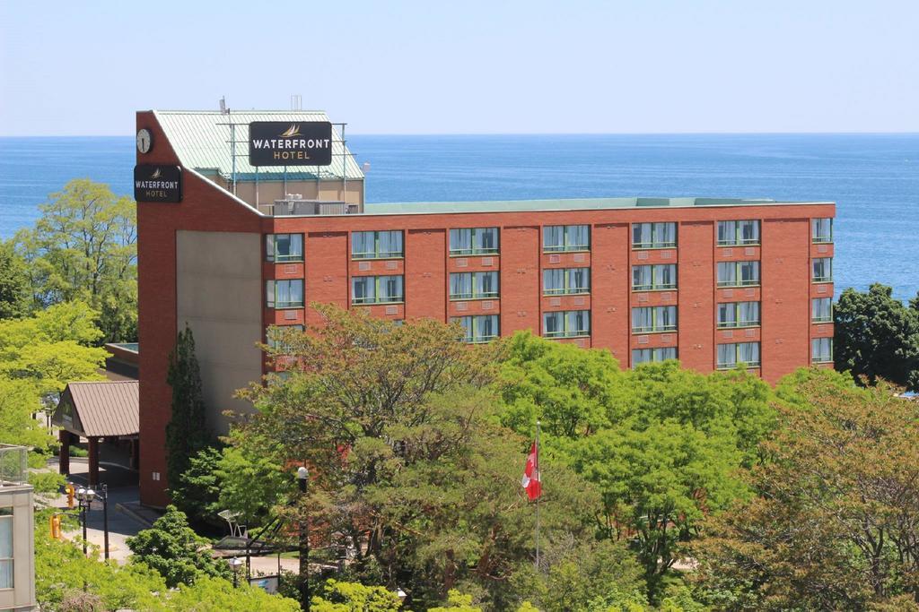 Waterfront Hotel Downtown Burlington Exterior photo