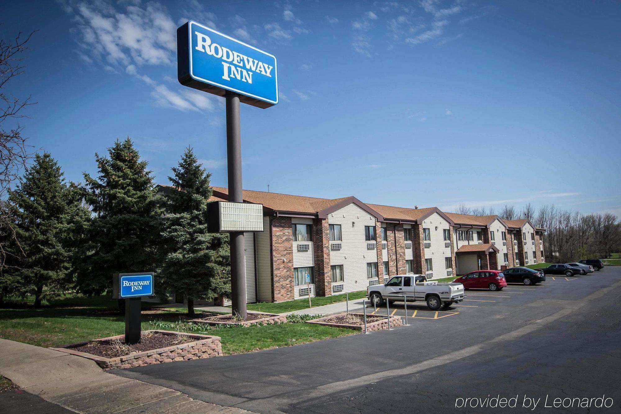 Baymont By Wyndham Joliet Hotel Exterior photo