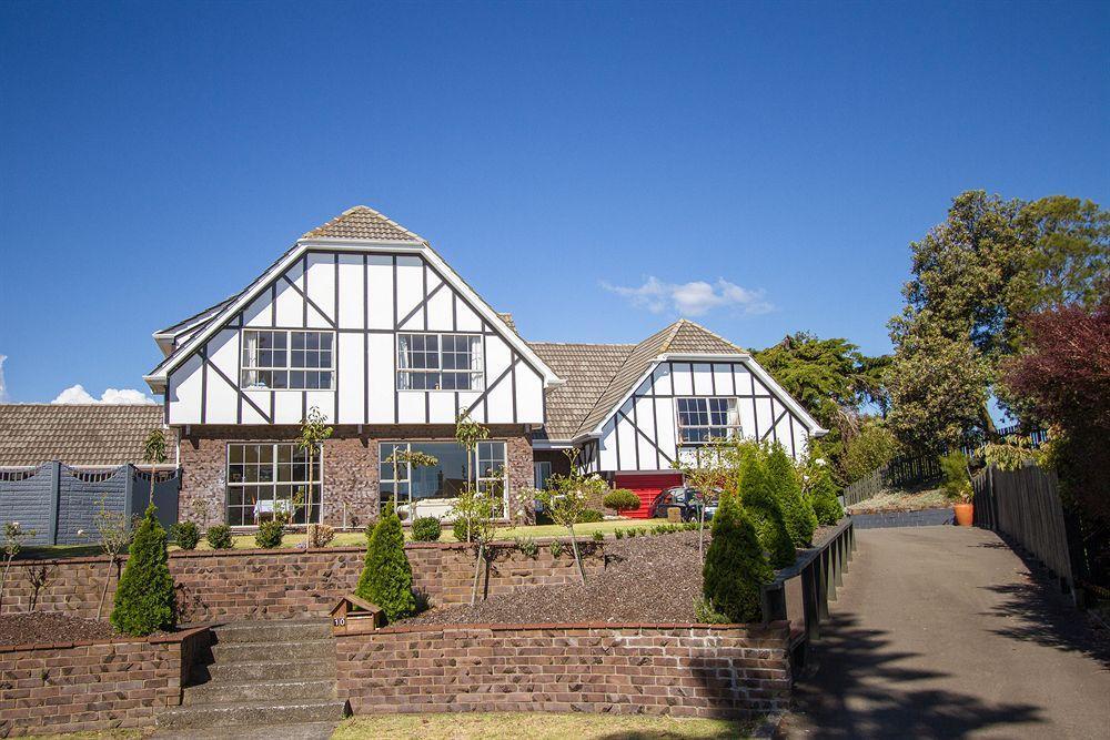 Tudor Manor Bed & Breakfast Paraparaumu Exterior photo