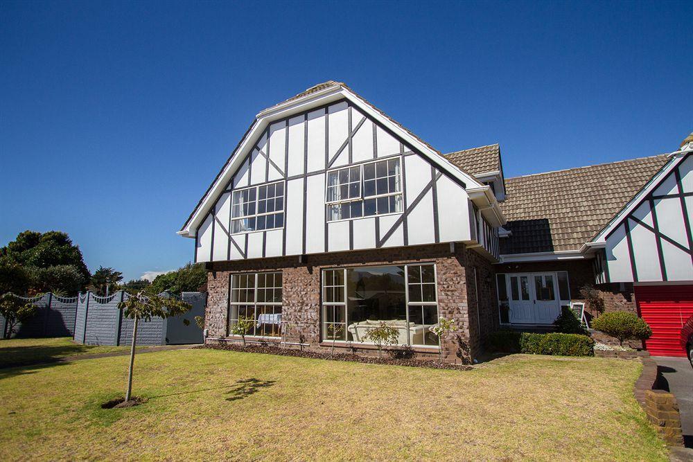 Tudor Manor Bed & Breakfast Paraparaumu Exterior photo