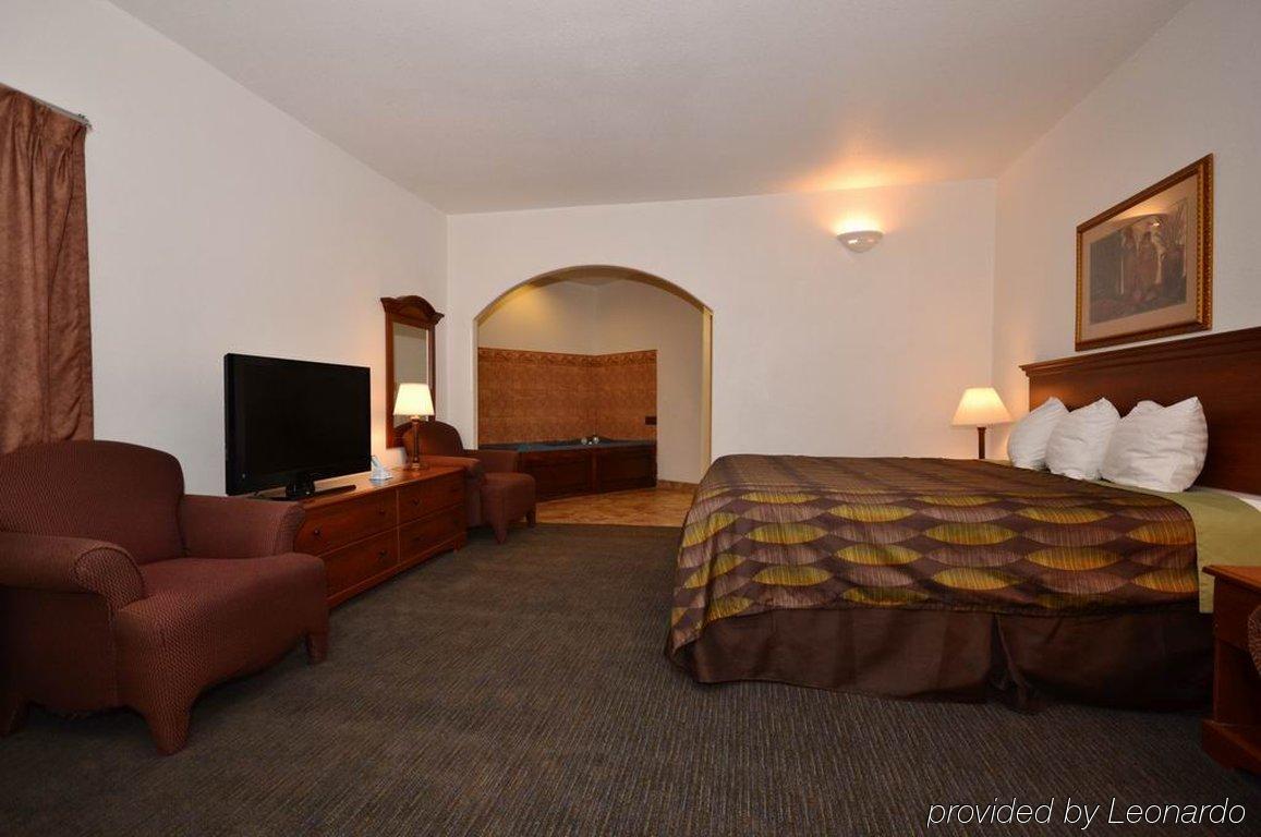 Quality Inn & Suites Rio Grande City Room photo