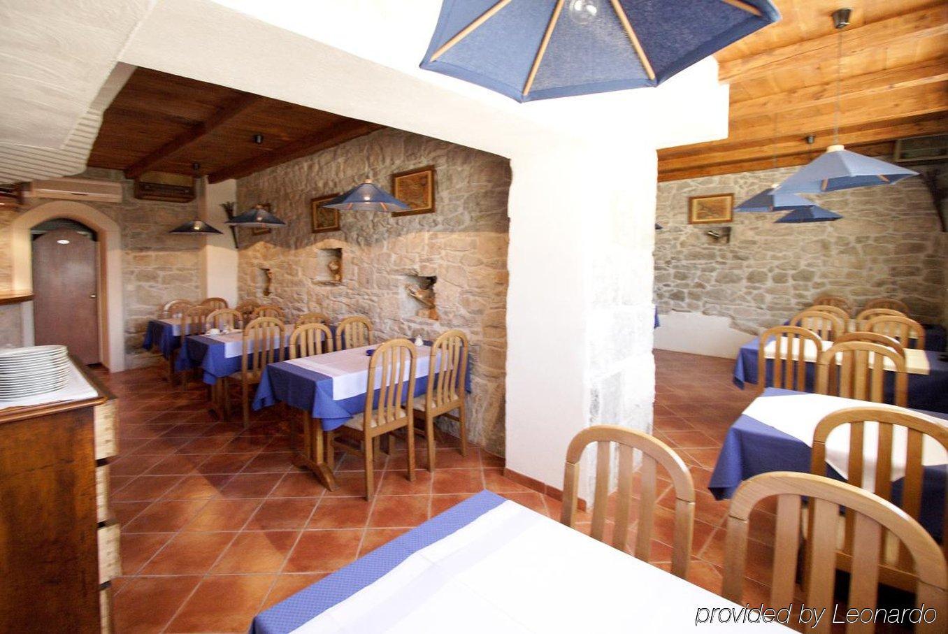 Rooms Plazibat Stobrec Restaurant photo