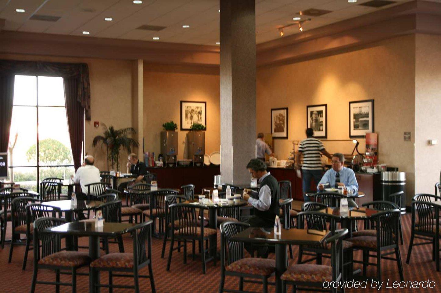 Ramada By Wyndham Orlando Florida Mall Restaurant photo