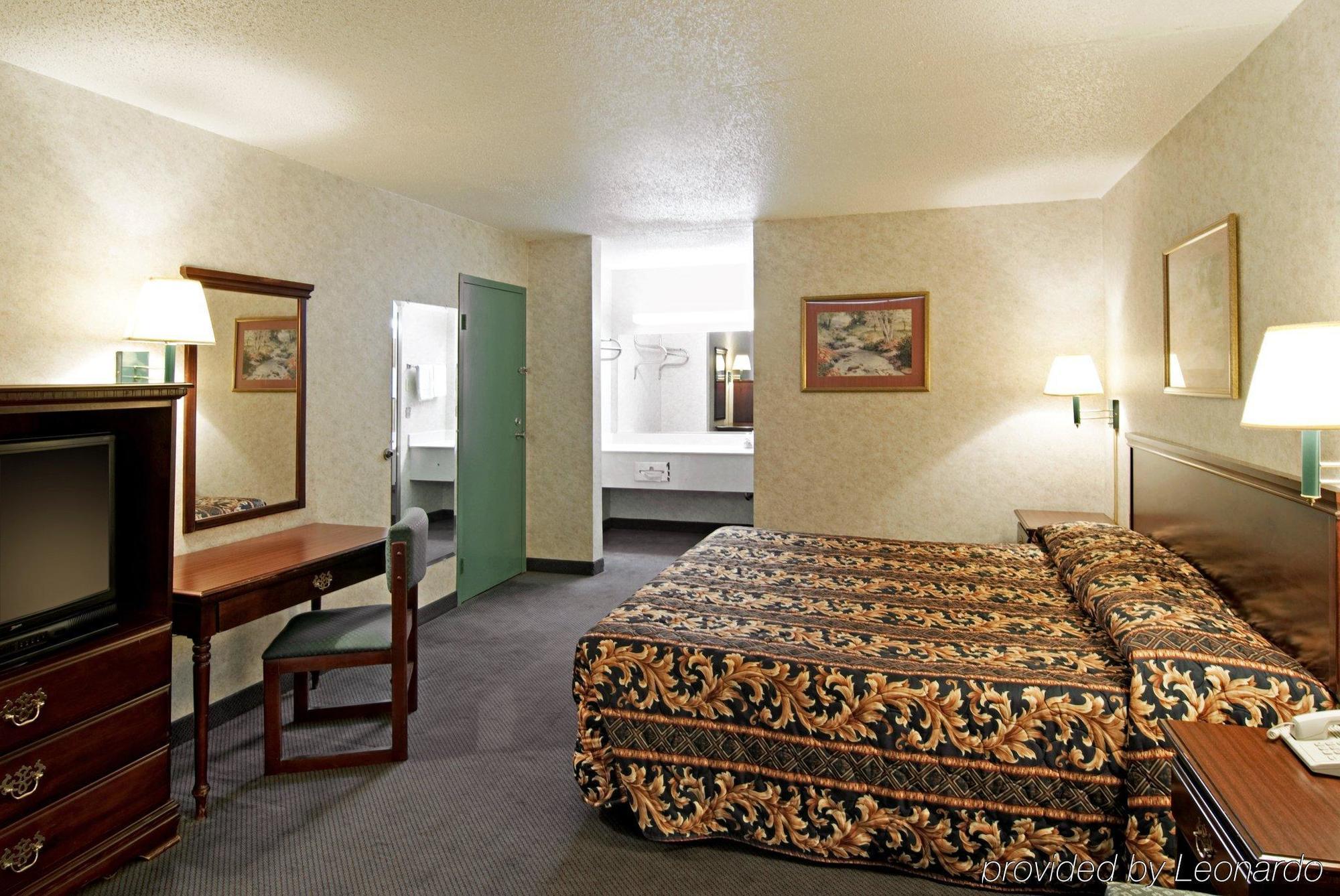 America'S Best Value Inn & Suites - Memphis/Graceland Room photo