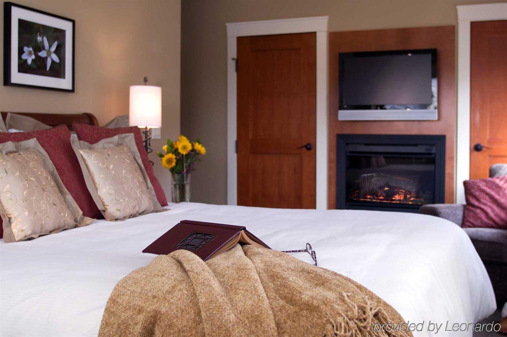 Solara Resort By Bellstar Hotels Canmore Room photo