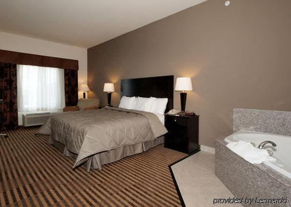Comfort Inn & Suites Near Bethel College Newton Room photo
