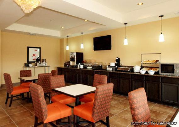 Comfort Inn & Suites Near Bethel College Newton Restaurant photo