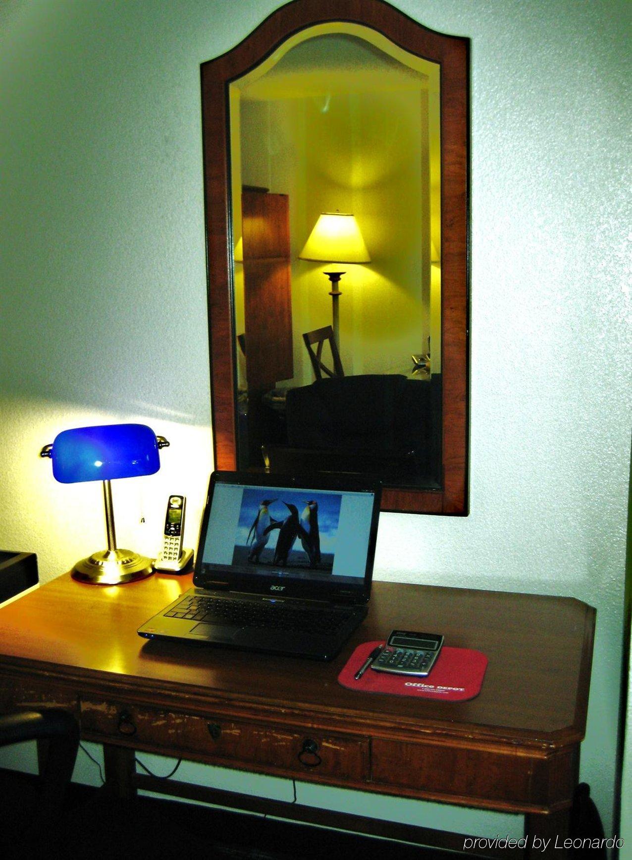 Econo Lodge Airport Near Billy Graham Parkway Charlotte Room photo