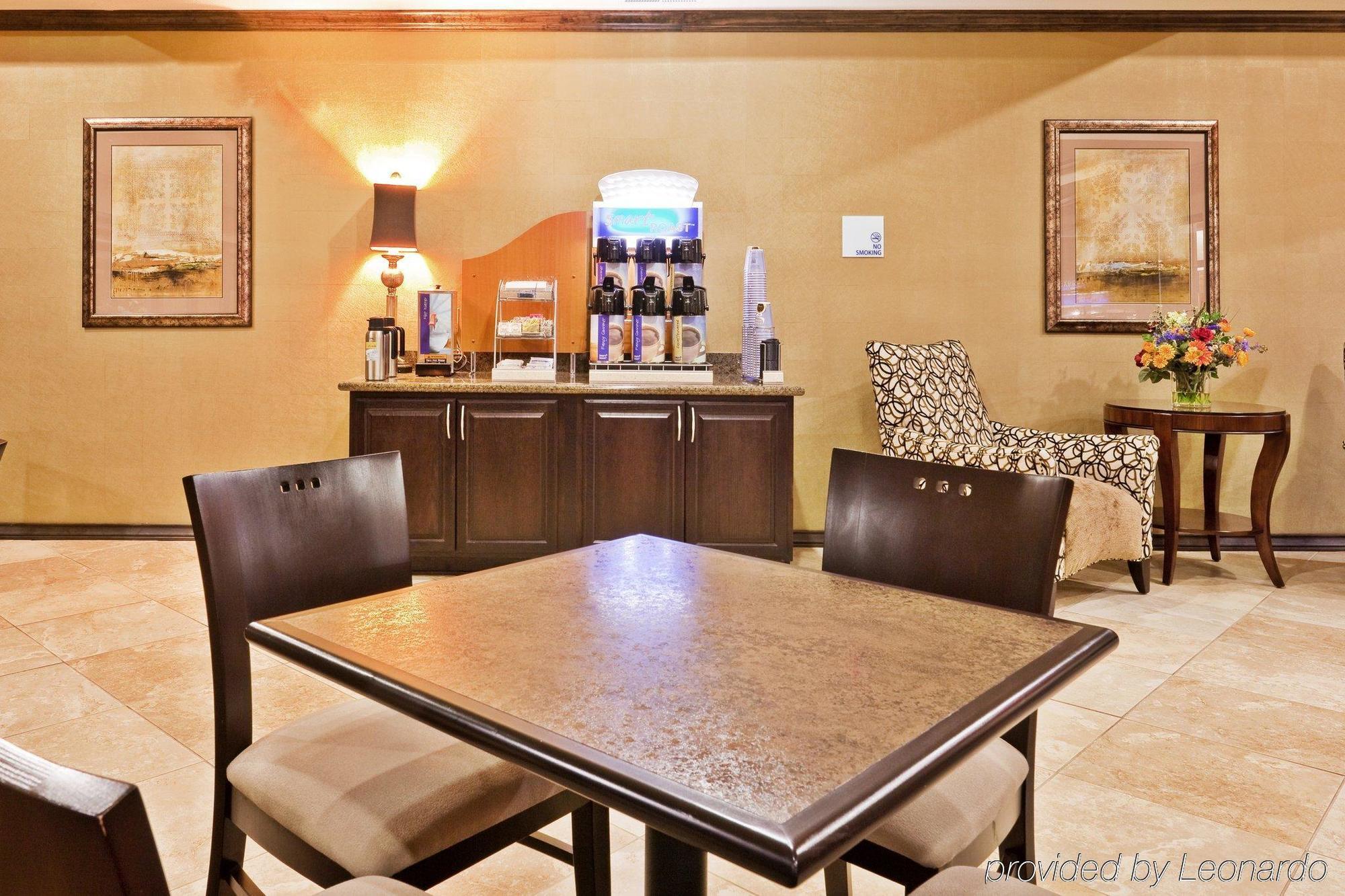 Holiday Inn Express & Suites Clovis, An Ihg Hotel Restaurant photo