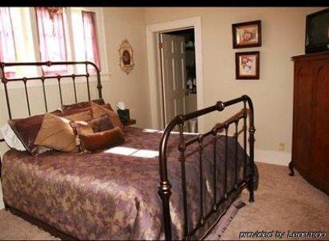 The Hiding Place Bed And Breakfast Warrenton Room photo