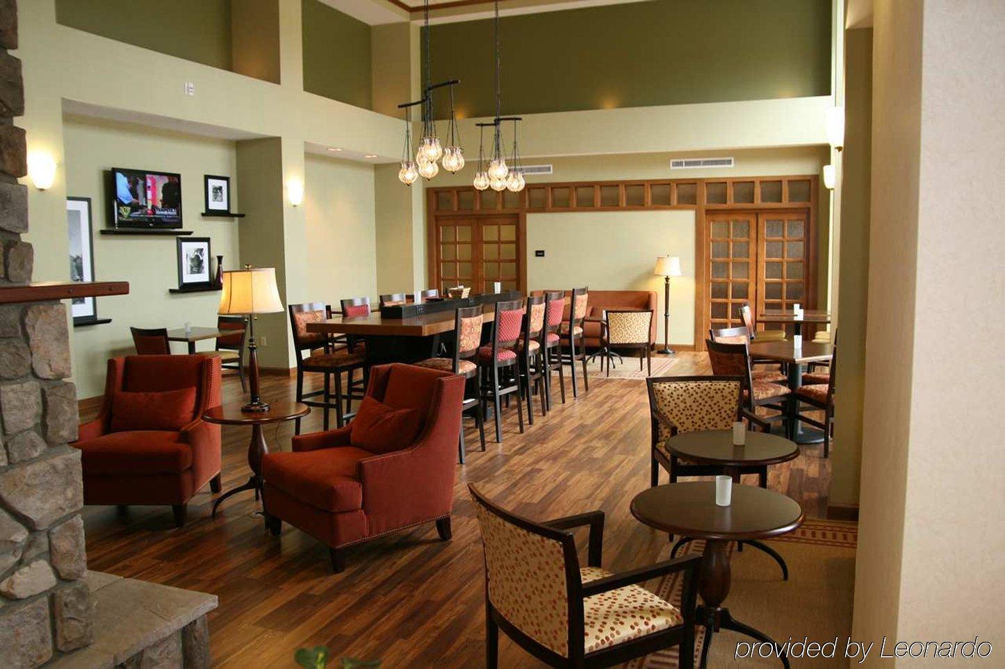 Hampton Inn & Suites Warren Restaurant photo