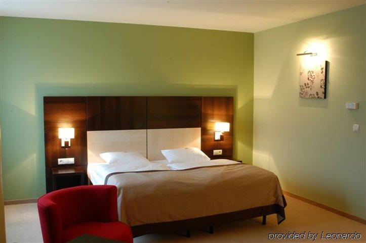 Ruben Hotel Zielona Gora Room photo