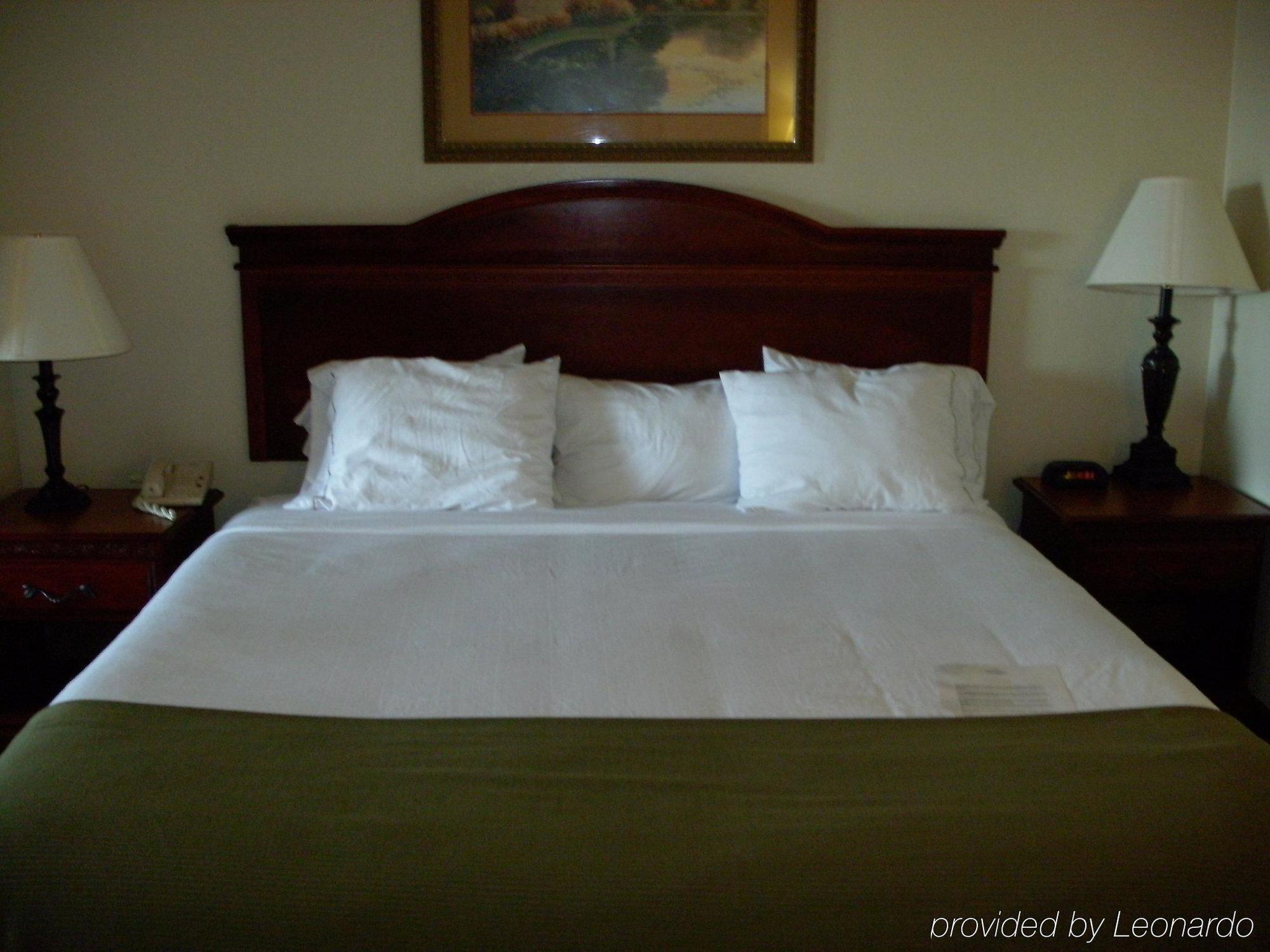 Holiday Inn Express Hotel & Suites Laurinburg, An Ihg Hotel Room photo
