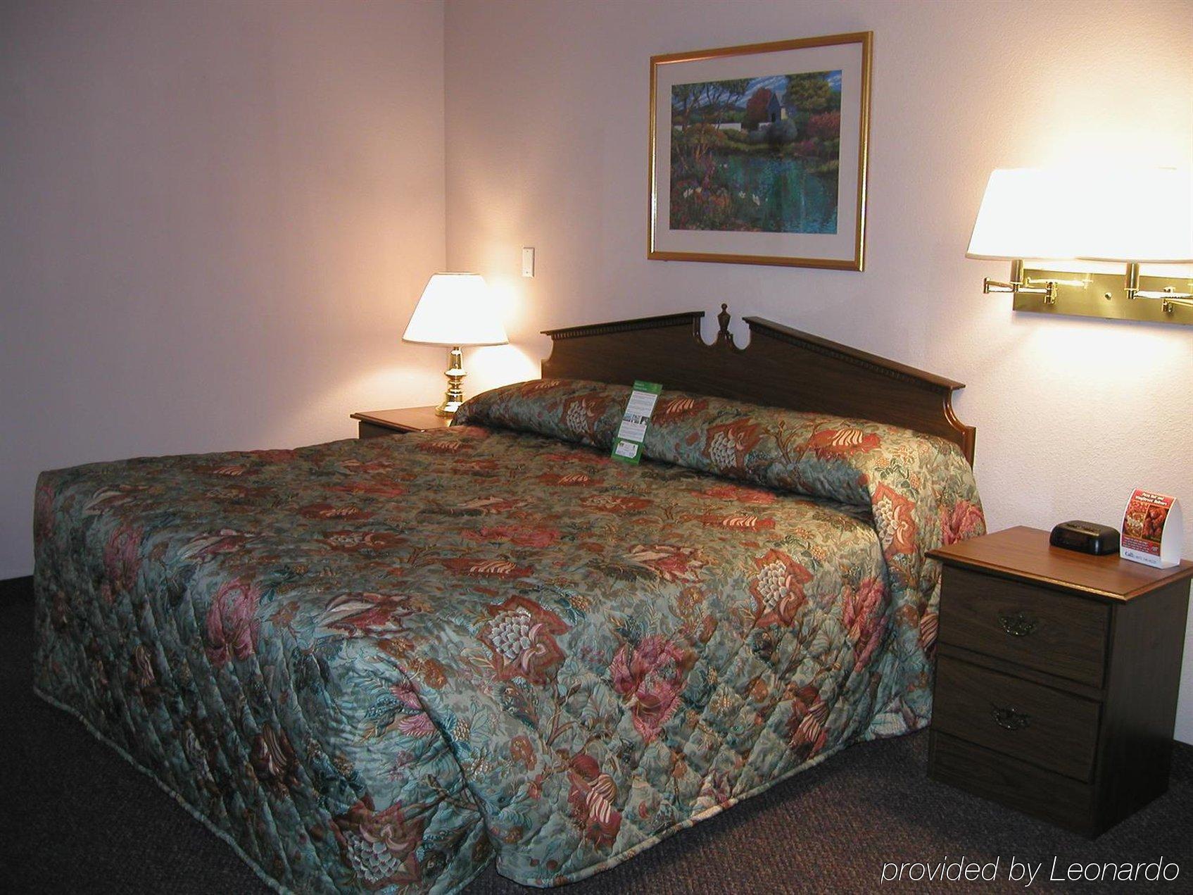 Intown Suites Extended Stay Houston Tx - Westchase Room photo