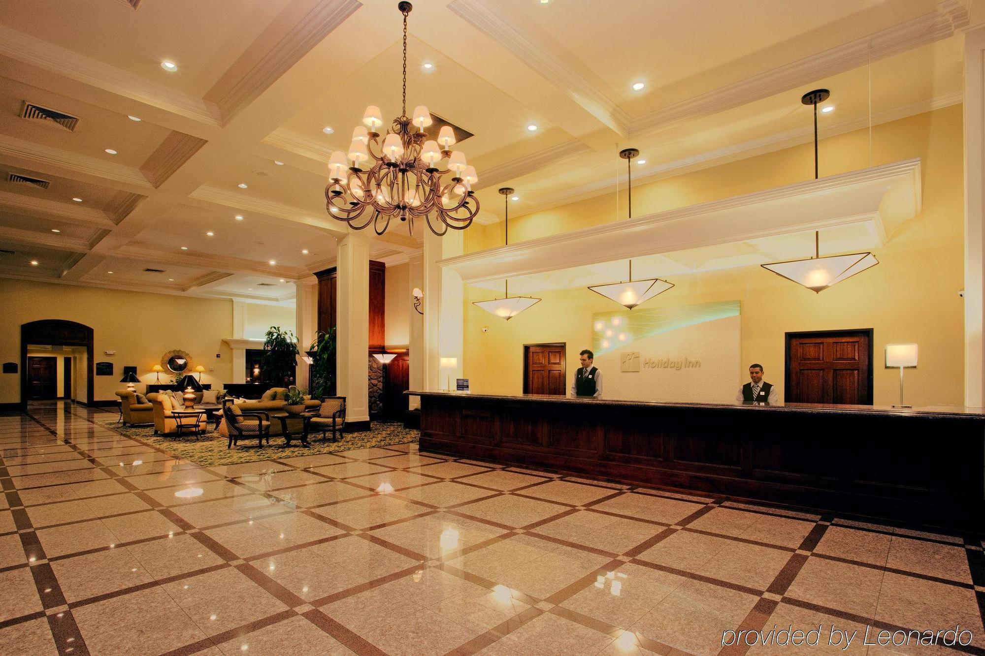 Wyndham Visalia Hotel Interior photo