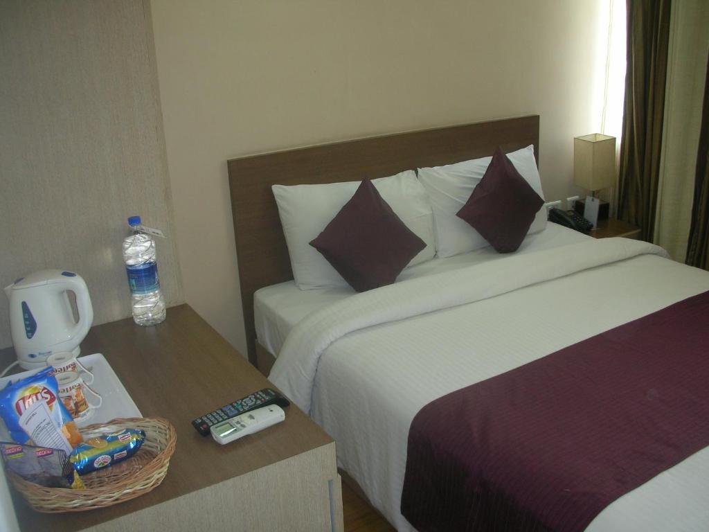 Hyphen Noida Hotel Room photo