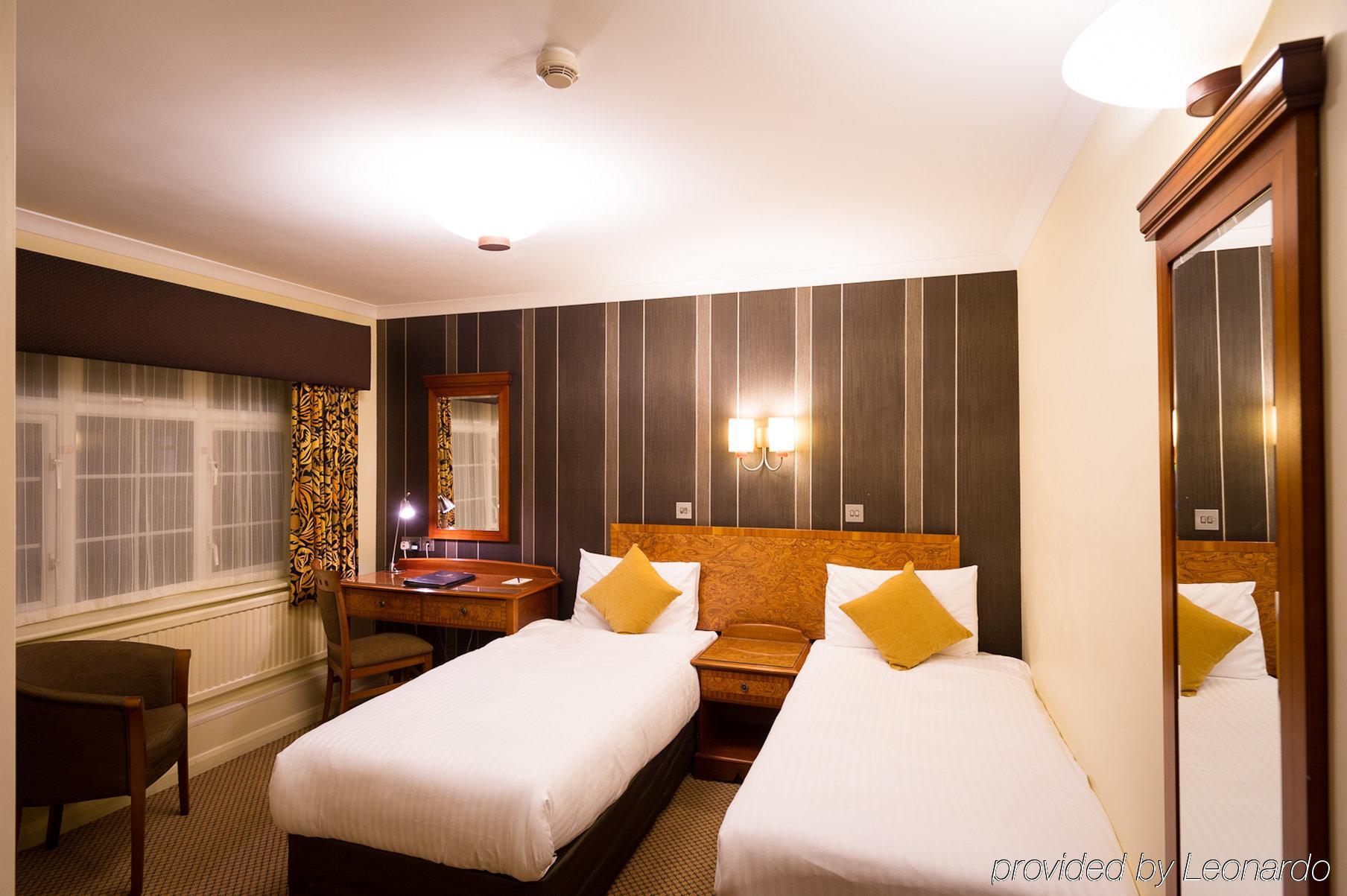 The Royal Chace Hotel Enfield Room photo