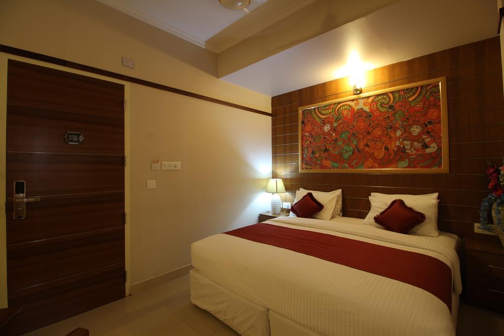 Srivar Hotels Guruvayur Exterior photo