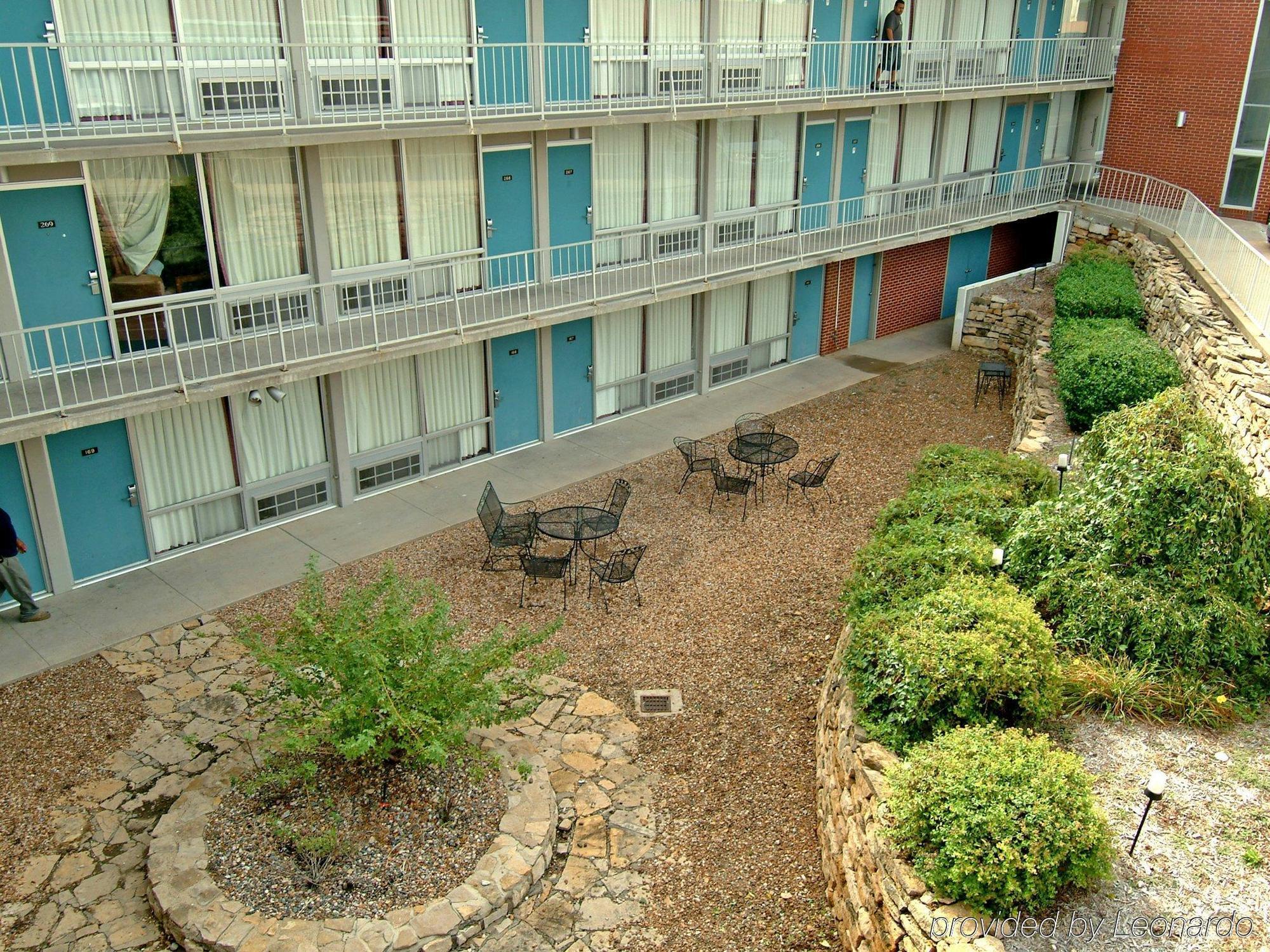 Econo Lodge Topeka Exterior photo