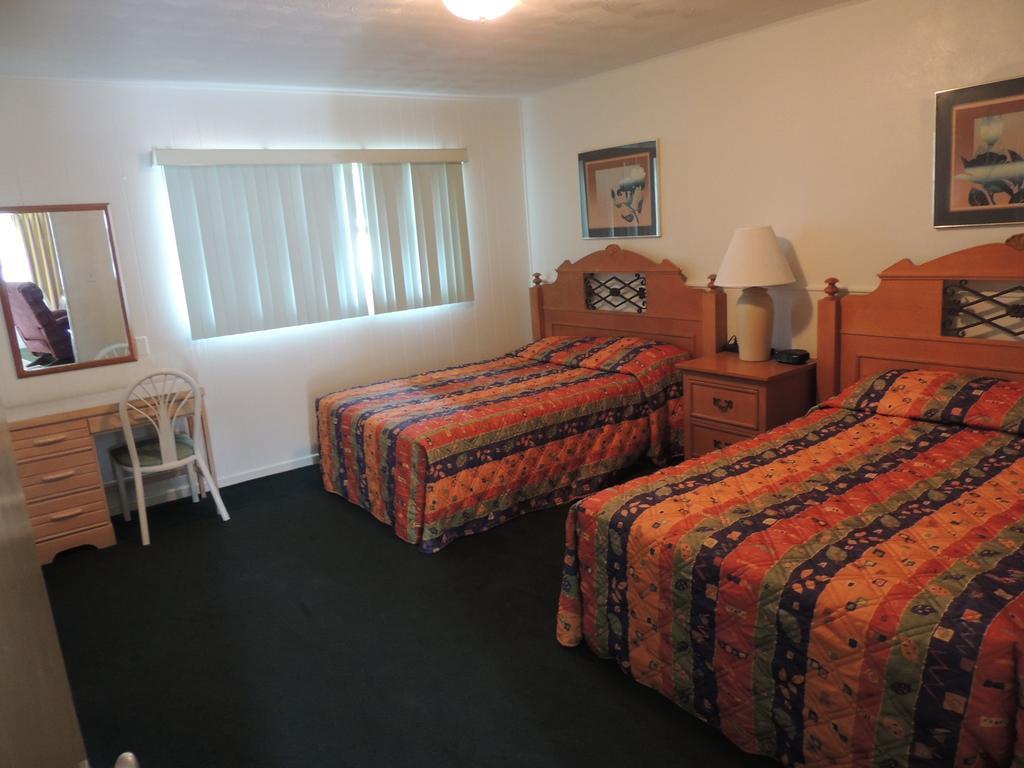 Rodeway Inn & Suites Winter Haven Chain Of Lakes Room photo