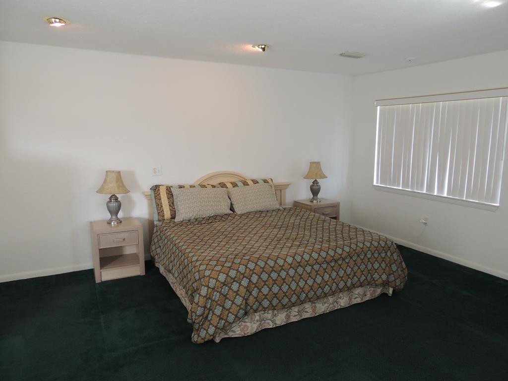 Rodeway Inn & Suites Winter Haven Chain Of Lakes Room photo