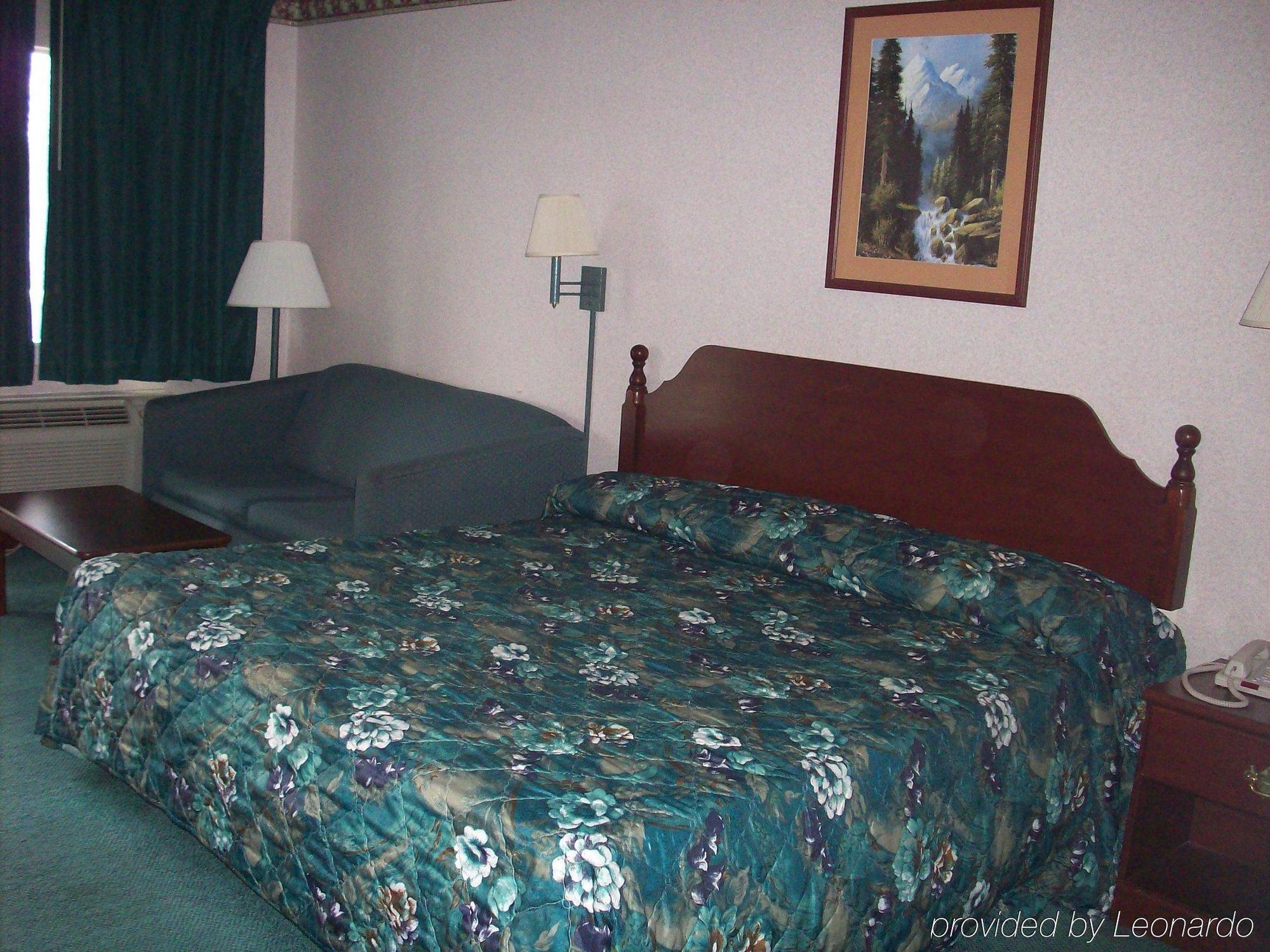 Quality Inn & Suites Athens University Area Room photo
