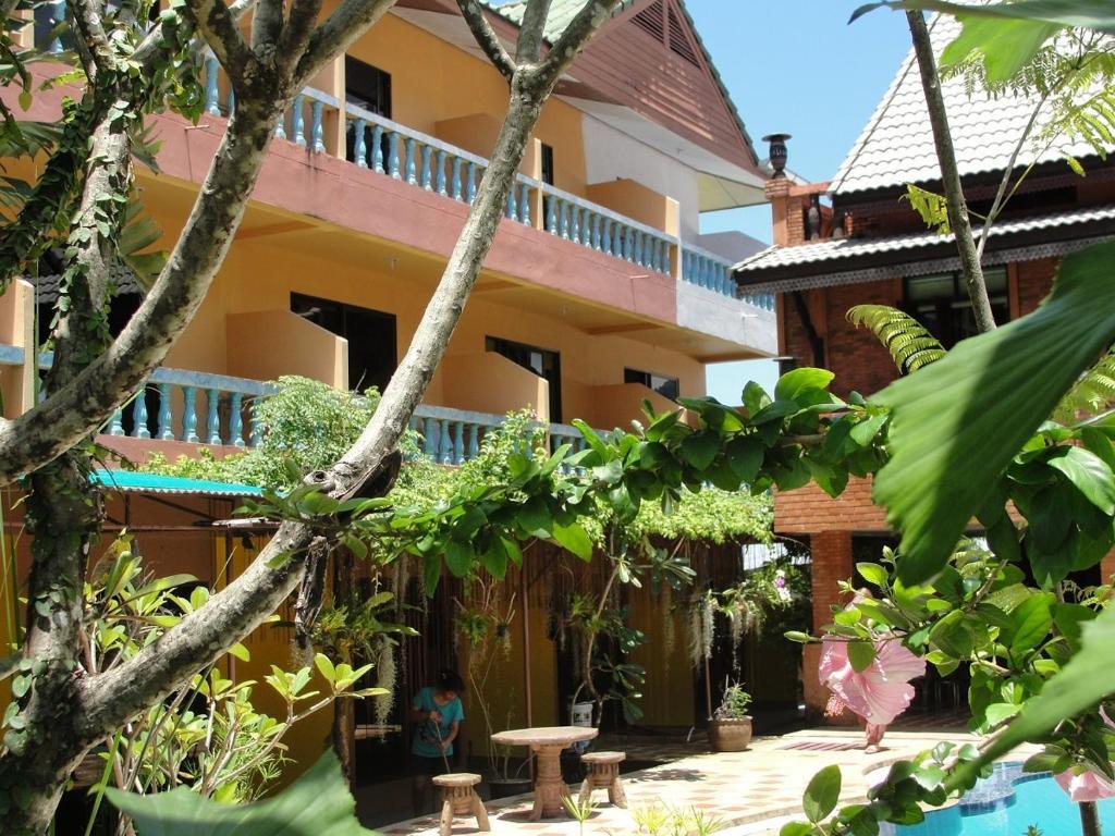 Baan Kasemsuk Guesthouse Patong Exterior photo
