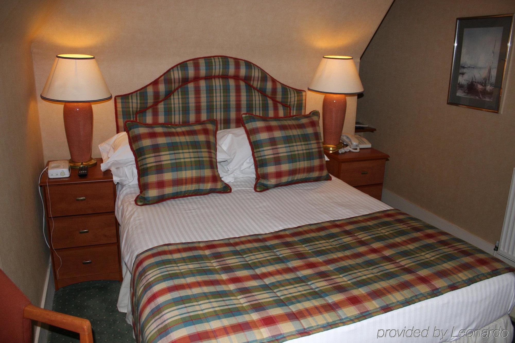 Loch Kinord Hotel Dinnet Room photo