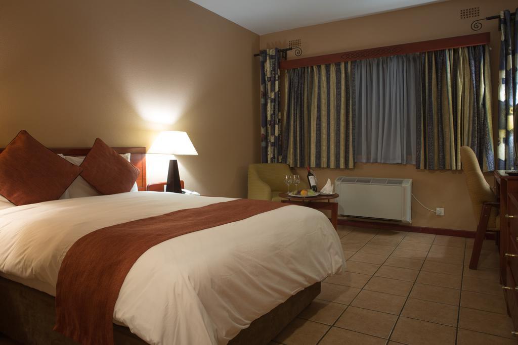 M'Kango Golfview Hotel Lusaka Room photo