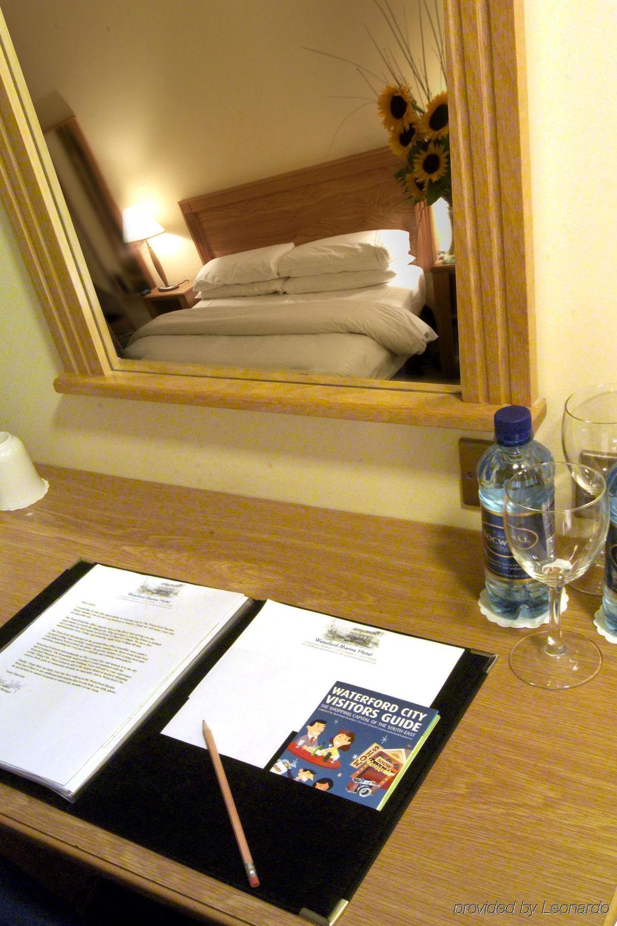 Waterford Marina Hotel Room photo