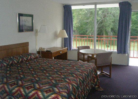 Econo Lodge Yemassee Room photo