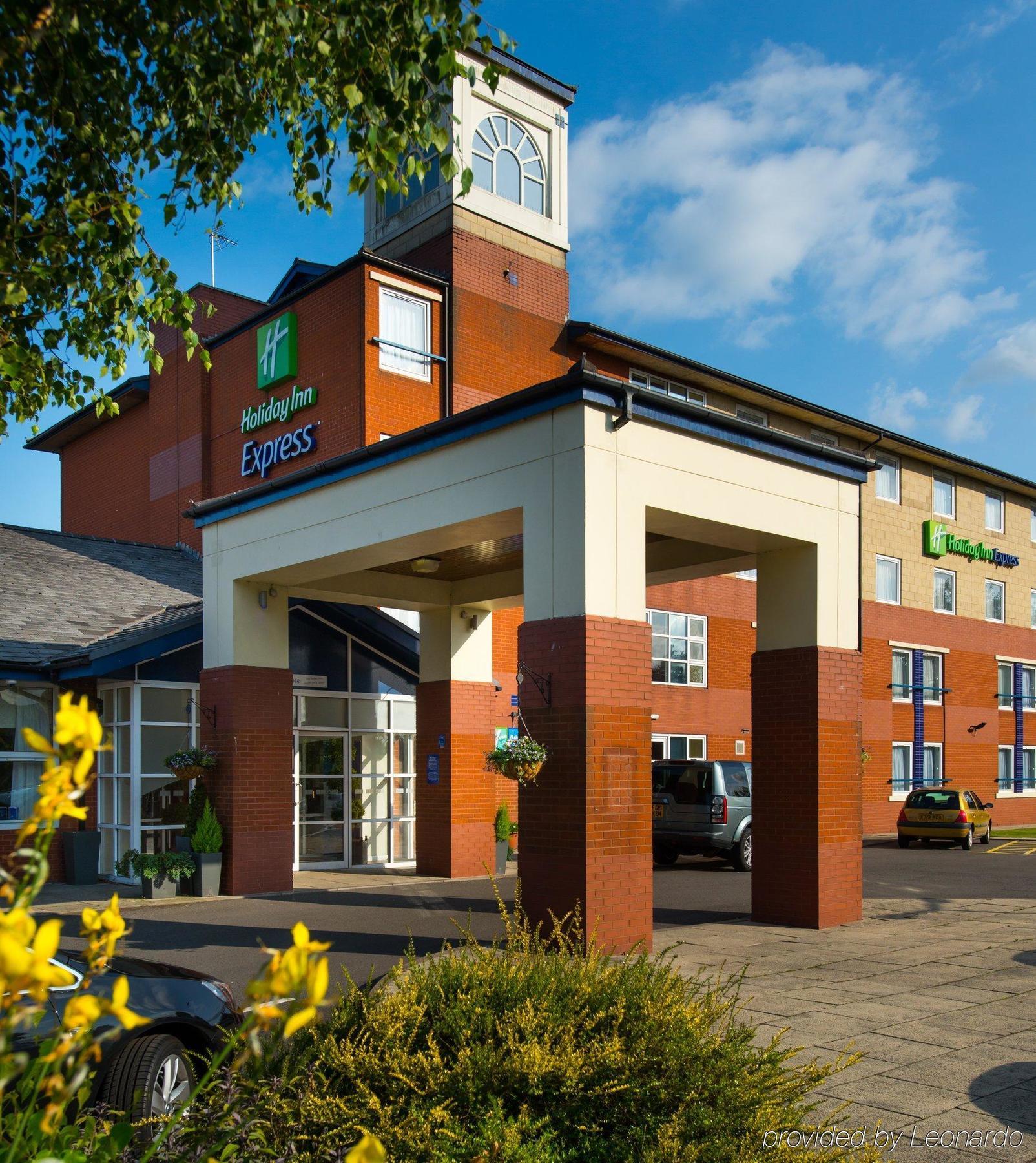 Holiday Inn Express Burton On Trent, An Ihg Hotel Exterior photo