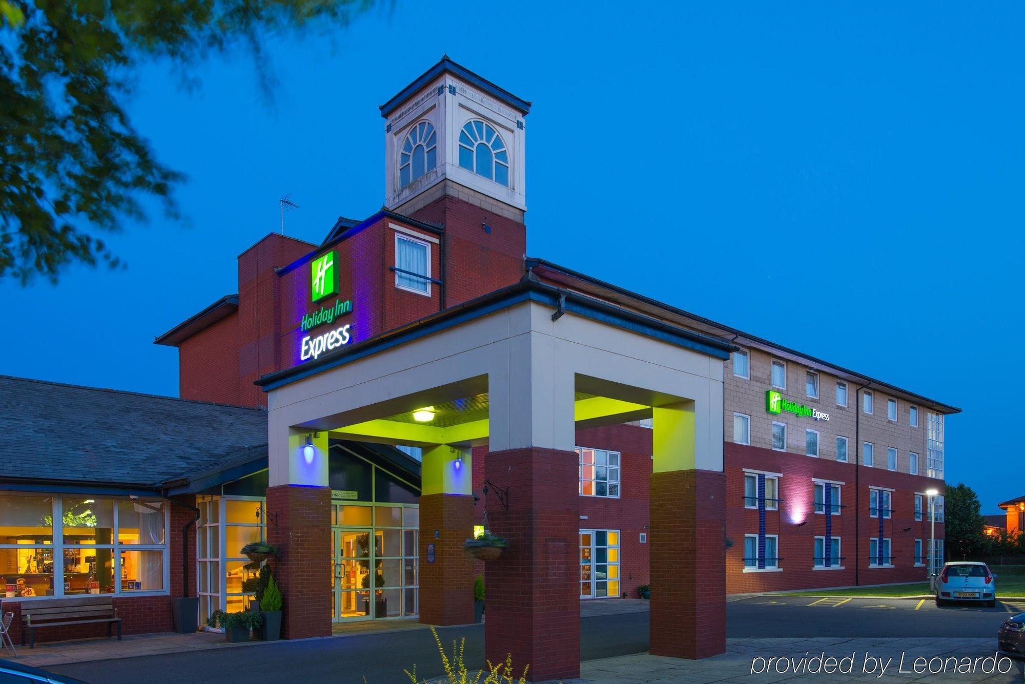 Holiday Inn Express Burton On Trent, An Ihg Hotel Exterior photo