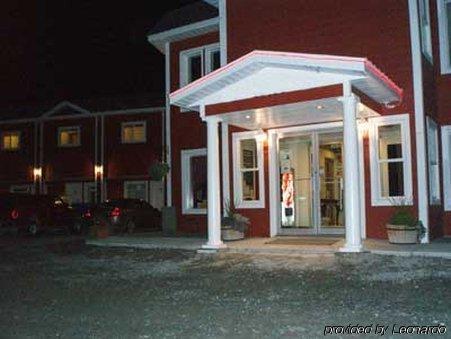 Arnica Inn Yellowknife Exterior photo