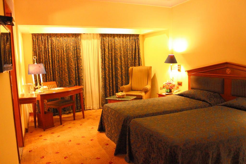 Hotel Sagar Plaza City Centre Pune Room photo