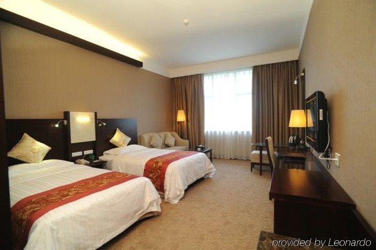 Golden Dragonball Hotel Guilin Room photo