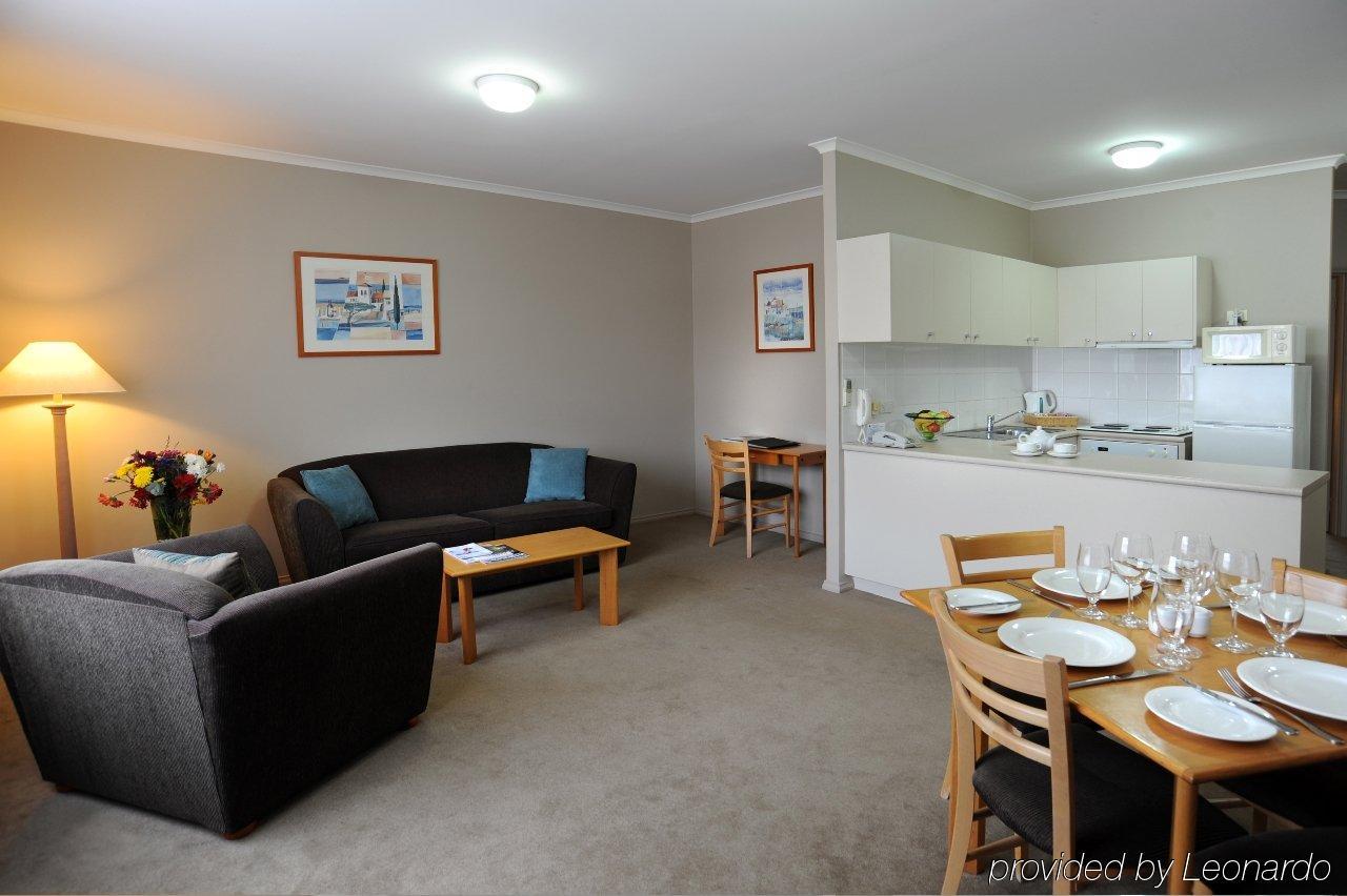 Punt Road Apartment Hotel Melbourne Room photo