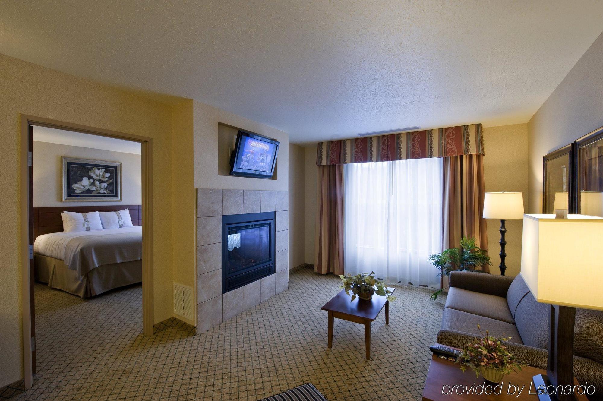 Holiday Inn Purdue - Fort Wayne, An Ihg Hotel Exterior photo