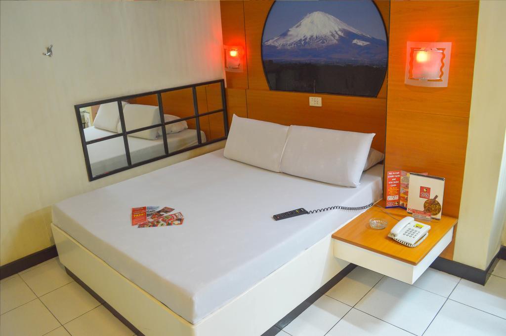 Hotel Sogo - Edsa Trinoma Quezon City Room photo